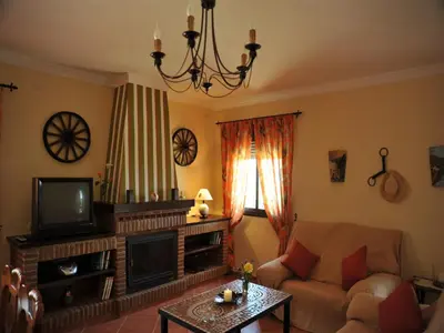 Una televisión o centro de entretenimiento en Country House in La Joya with Private Pool