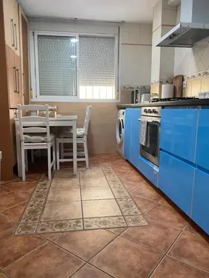 Una cocina o zona de cocina en habitacion acogedora con limpieza incluida- buena conexion