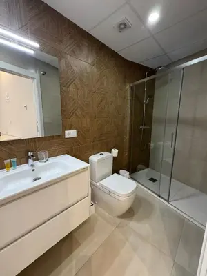 Un baño de ZAHIRA Homes