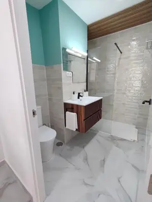 Un baño de Estudio céntrico, a pie de calle