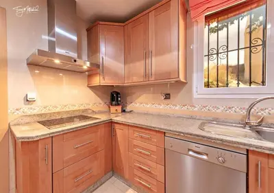 Una cocina o zona de cocina en Mesa del Baño - Casa rural con bañera de hidromasaje en Alhama de Granada