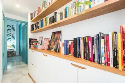 Biblioteca en el apartamento