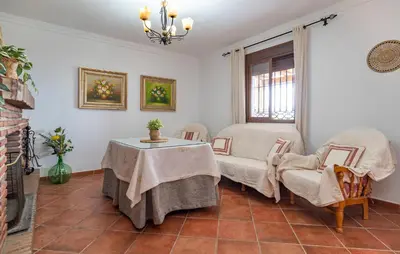 Zona de estar de Awesome Home In Periana