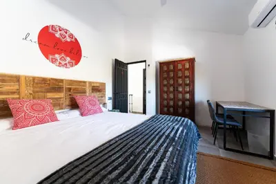 Cama o camas de una habitación en CT 390 - Faros Zen, Ohm & Yoga Retreat - Cortijo Pura Paz in Casarabonela