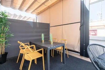 Zona de estar de Atico moderno en Nervion con terraza