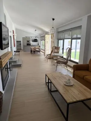 Una televisión o centro de entretenimiento en Alojamiento rural Peña de los Enamorados