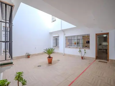 Plano de Apartment in Peñaflor with Charming Patio