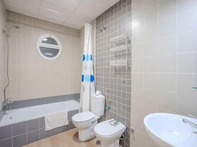 Un baño de Apartment in Peñaflor with Charming Patio