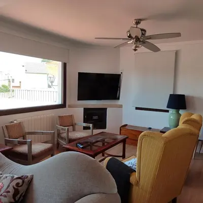 Una televisión o centro de entretenimiento en Casa rural Las Canales - Iznájar