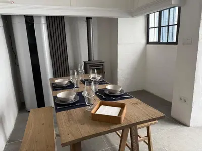 Plano de Casa Entre Lunas - Stylish Rustic Retreat