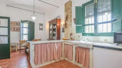 Una cocina o zona de cocina en Finca El Olivo Llorón Montilla by Ruralidays