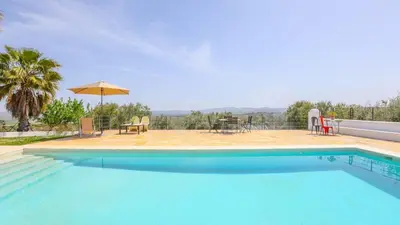 Piscina en o cerca de Finca El Olivo Llorón Montilla by Ruralidays