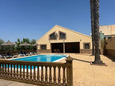 Piscina en o cerca de Relax y piscina privada para familias