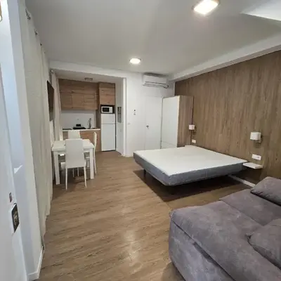 Deluxe Alameda studio
