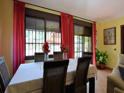 Zona de estar de Villa in Villanueva del Trabuco with Jacuzzi