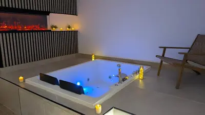 Plano de Suite con jacuzzi y chimenea en Torredonjimeno - La suite de Don Ximeno