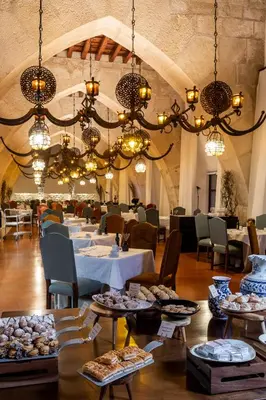 Comida en o cerca de este hotel