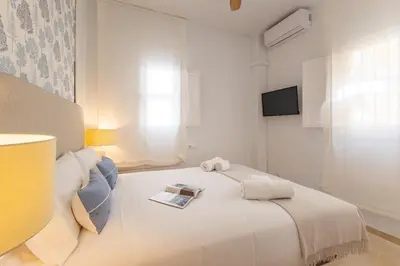 Cama o camas de una habitación en Conde Ibarra Center Suite by Valcambre