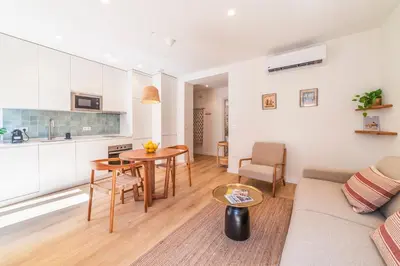 Una cocina o zona de cocina en Céntrico apartamento con piscina