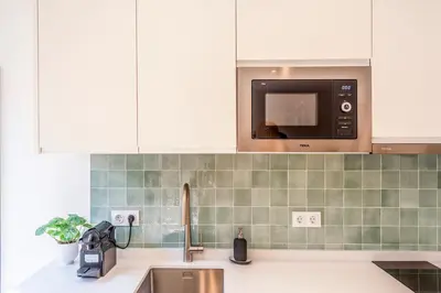 Una cocina o zona de cocina en Céntrico apartamento con piscina