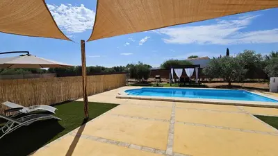 Piscina en o cerca de Casa rural La Alquería