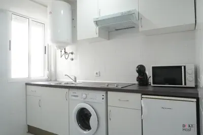 Una cocina o zona de cocina en Divina Enfermera Apartments