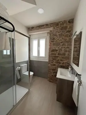 Un baño de Apartamentos Puerta los Castañares B