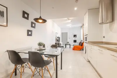 Una cocina o zona de cocina en Arrayan Central Suite by Valcambre