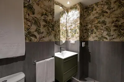 Un baño de Suites Hotel Cetina Casa de Aguilar
