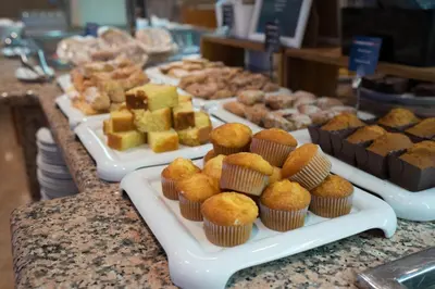 Comida en o cerca de este hotel