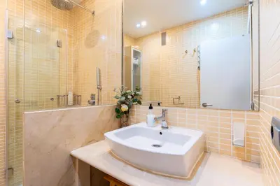 Un baño de San Esteban City Center by Valcambre