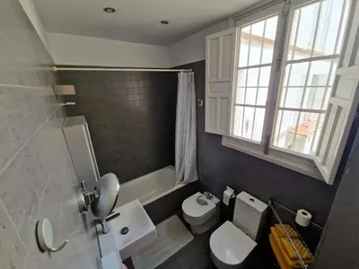 Un baño de Loft luz del Duque