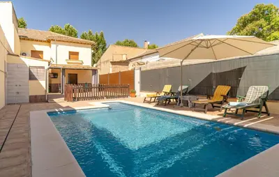 Piscina en o cerca de Stunning Home In Fuente Vaqueros