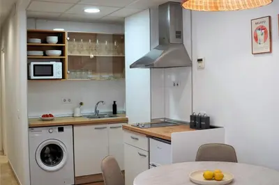 Una cocina o zona de cocina en AvantiStays Capote