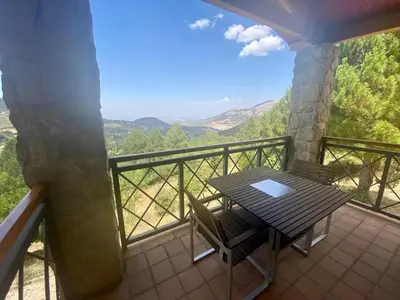 Vista general de una montaña o vista desde la villa