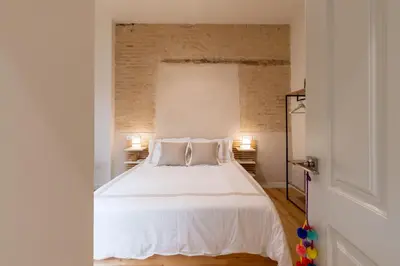 Cama o camas de una habitación en Refugio con encanto, patio y piscina