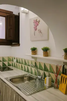 Una cocina o zona de cocina en Un Tesoro en el Corazón de Cordoba & Free Parking