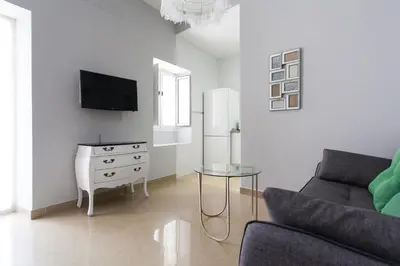 Una televisión o centro de entretenimiento en Apartamentos Alberto Lista 9