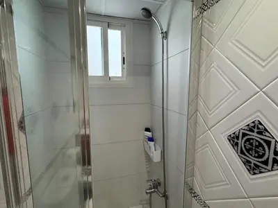 Un baño de Los Jardines de la Magdalena