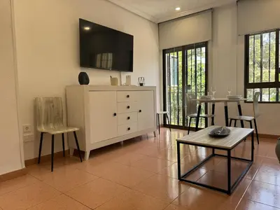 Una televisión o centro de entretenimiento en Los Jardines de la Magdalena
