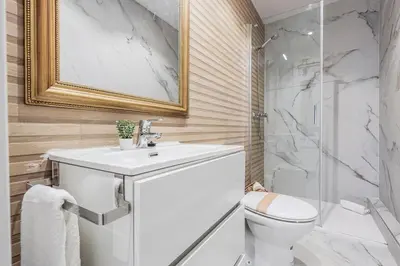 Un baño de Modern and Cozy Apartment, Nervión Seville bajo B