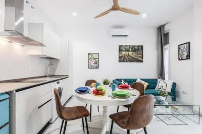 Una cocina o zona de cocina en Nice newly renovated apartment in Seville Collantes A2
