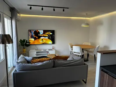 Una televisión o centro de entretenimiento en Sweet Habana Puertollano