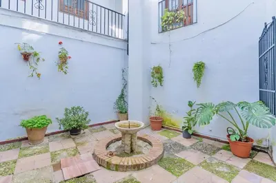 Jardín al aire libre en Deanes Califa Suites