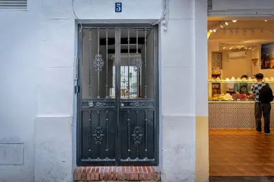 Una cocina o zona de cocina en Deanes Califa Suites