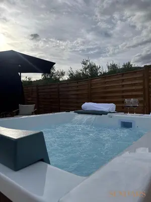 Piscina en o cerca de SENDARs