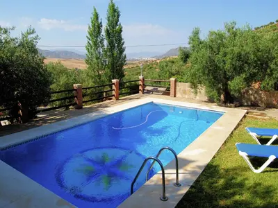 Piscina en o cerca de Peaceful Retreat in Alora for Families and Friends