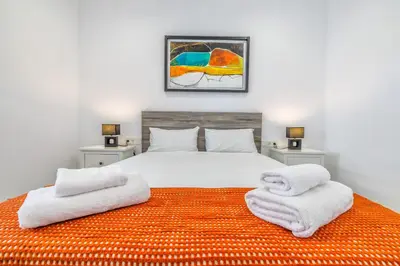Cama o camas de una habitación en KOKO Apartment junto al casco histórico