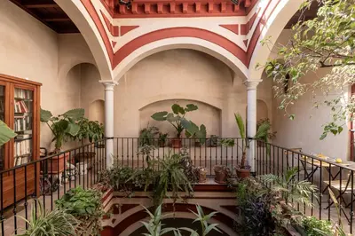 Jardín al aire libre en Aitana in Tintes Sevilla's Gem