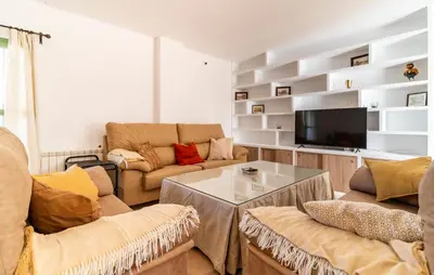 Una televisión o centro de entretenimiento en Gorgeous Home In Atarfe